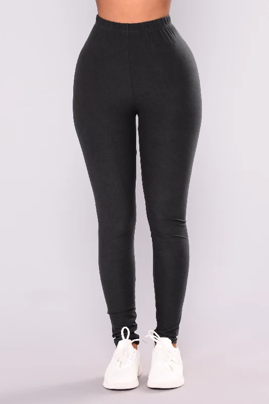 Grey sports legging with stripes -On The Daily Leggings - Charcoal